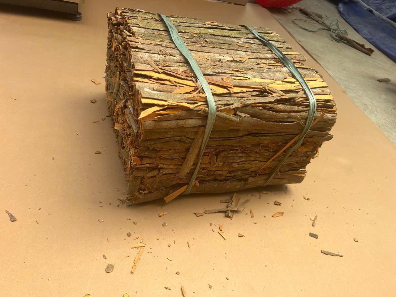PRESSED CINNAMON